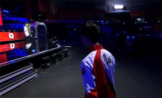 后悔不已？梦泪赛后通宵打排位 还能上演王者归来么